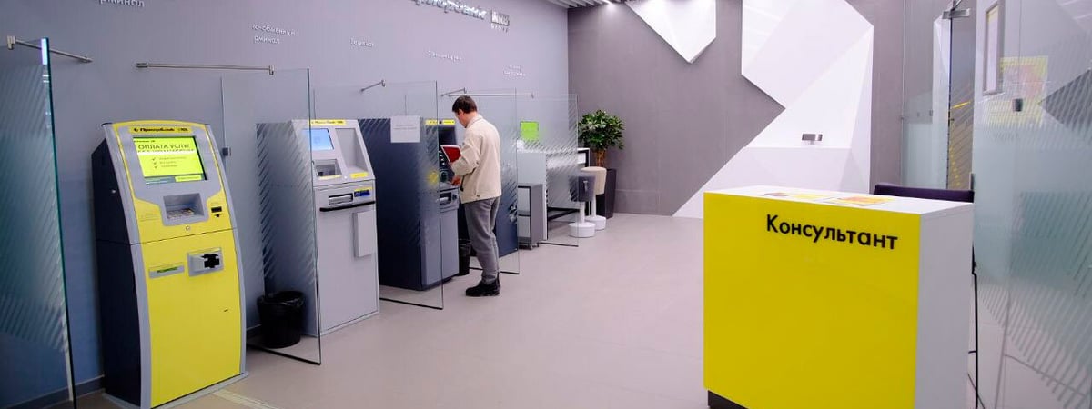 Банкоматы белорусского «Приорбанка» перестали принимать купюры в 100 долларов