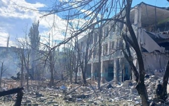 «Расея зноў паказала свой сапраўдны твар». У Херсоне расейскі дрон скінуў выбухоўку на маршрутнае таксі, загінулі пасажыры