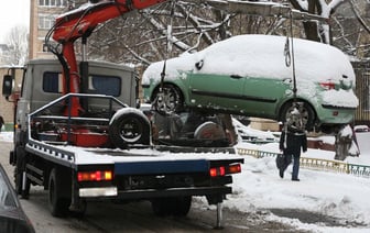 ГАИ предупредили белорусов, что могут переставлять авто эвакуатором, даже правильно припаркованные. Где и когда?