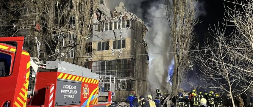 Под завалами люди: из-за дронового удара по 9-этажке в Одессе много раненых, есть погибшие