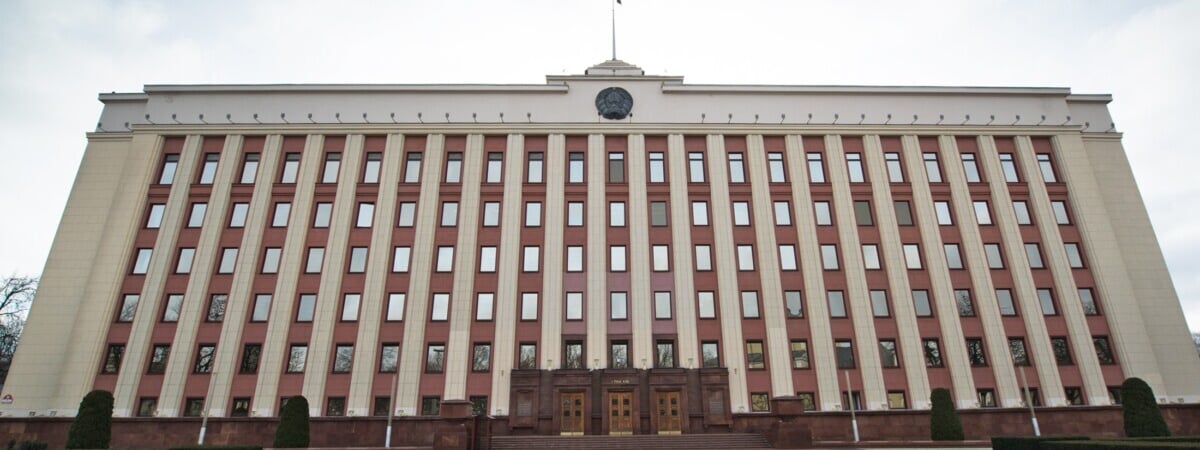 Администрация Лукашенко пообещала создать электронную базу с данными руководителей и госслужащих. Зачем?