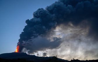 На Сицилии извергается вулкан Этна