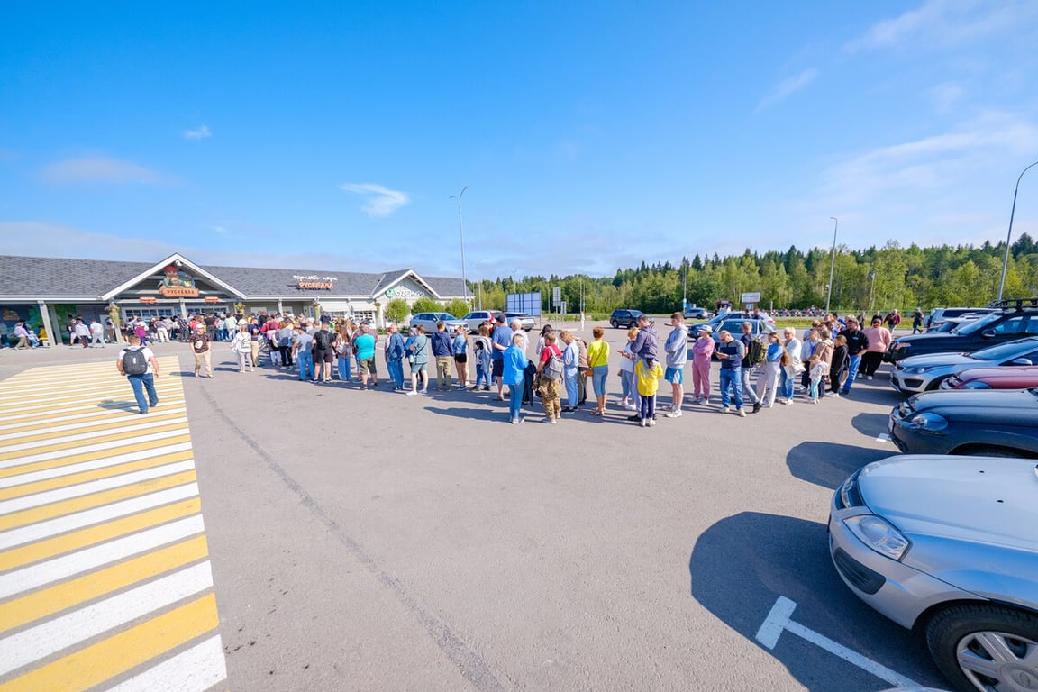 Белорус поехал в Карелию, а его Peugeot 408 едва не увезли на эвакуаторе
