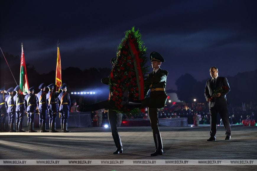 Около 20 тыс. человек стали участниками митинга-реквиема в Брестской крепости