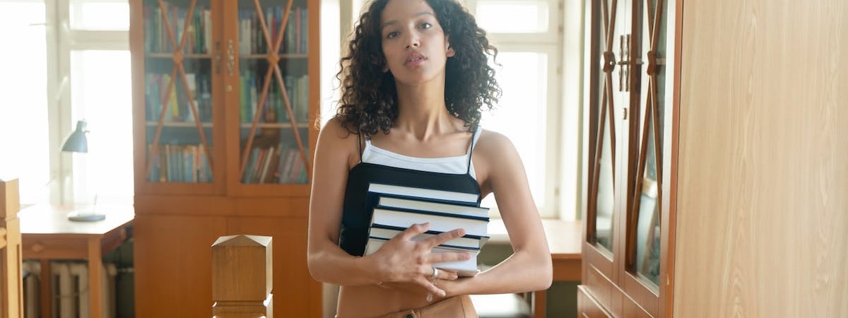 16‑летнего студента заключили под стражу в актовом зале за распространение наркотиков