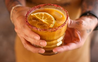 Этот домашний сок затмит магазинные аналоги зимой. Вот что нужно добавить к тыкве для свежести вкуса — Полезно