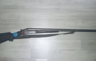 Житель Лунинца нашёл ружьё в лесу и принёс его домой
