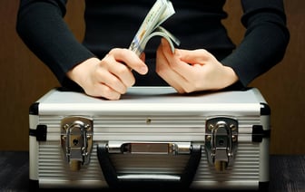 Совмин разрешил некоторым белорусским фирмам и ИП расчеты наличкой в валюте. Но есть нюанс