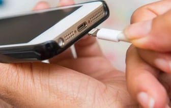 Как заряжать телефон правильно?