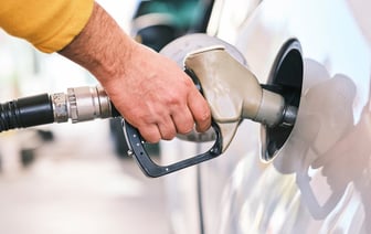 Цены на нефть снижаются во вторник утром на фоне решений ОПЕК+ и новых пошлин Трампа