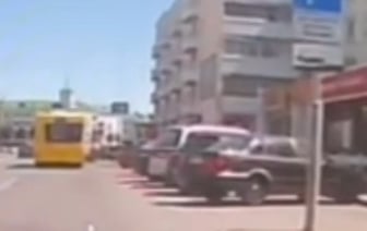 Перепутала педали. В Барановичах женщина-водитель сбила девушку с коляской, в которой находился 4-месячный ребенок