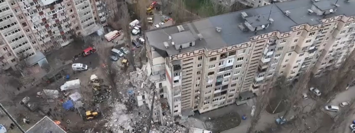 В Украине беспилотник уничтожил подъезд жилой многоэтажки – трое погибших — Видео