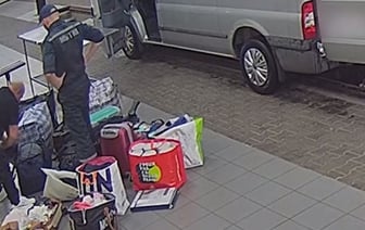 В потолке и приборной панели: 10 смартфонов iPhone мужчина пытался ввезти из Польши