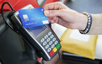 В Сбербанке предупредили о возможных сбоях в работе карт. Когда?