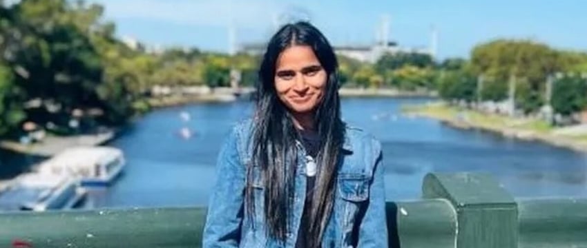 24-летняя женщина индийского происхождения погибла на рейсе авиакомпании Qantas из Мельбурна в Нью-Дели.