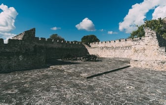 В аннексированном Севастополе в море упал военный самолет