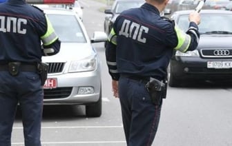 В Беларуси с 25 августа водители должны ездить с включенным ближним светом