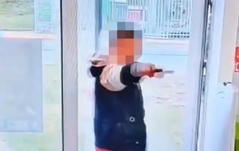 Мужчина угрожал пистолетом на заправке в Дзержинском районе