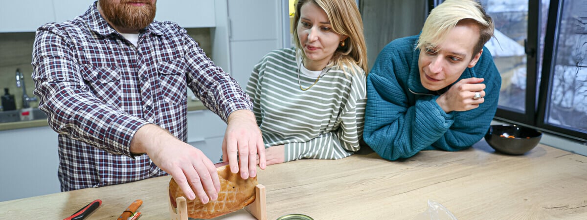 «Под вино с помидоркой и дыней» – Белорусы оценили хамон, прошутто, тушенку из лося и колбасу с углем Made in Belarus