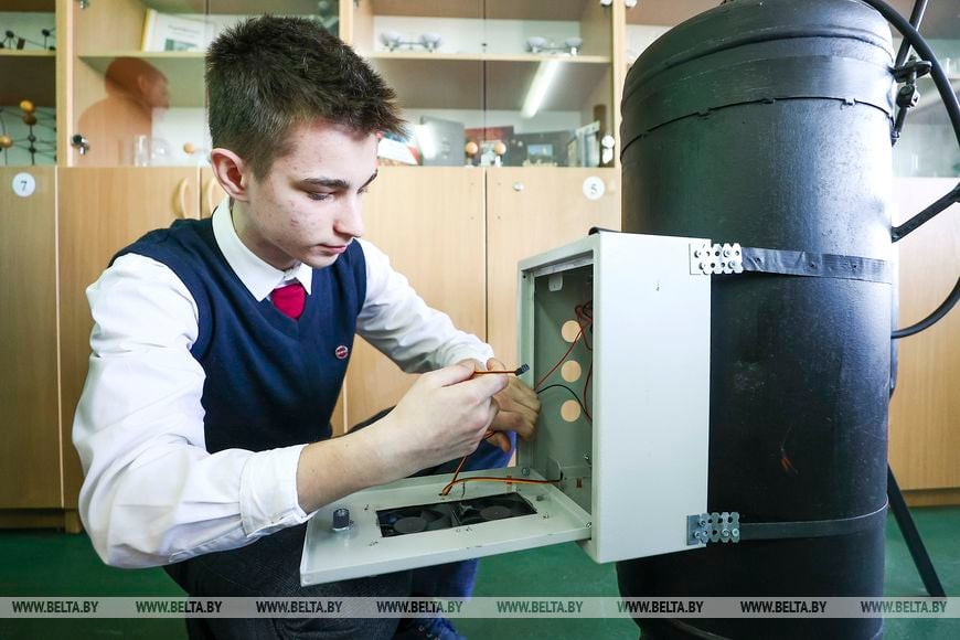 От задумки до патента. Брестские школьники собрали инновационный твердотопливный котел