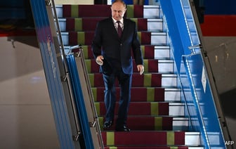Путин прибыл во Вьетнам после встречи с Ким Чен Ыном в Северной Корее.