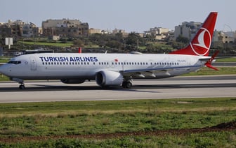 В США пассажирский самолет столкнулся с военным вертолетом