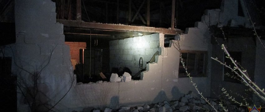 В Гомеле из-за сильного ветра обрушились стены в двух домах