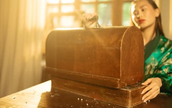 Белорусский рубль укрепляется к доллару на открытии торгов на БВФБ