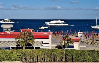 У Чырвоным моры затануў прагулачны карабель з турыстамі на борце