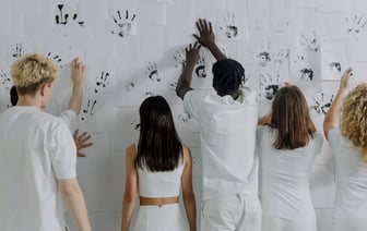 Лукашенко задним числом уволил двух судей Конституционного суда