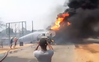 Более 86 человек погибли при взрыве бензовоза в Нигерии — Видео
