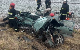 Легковушку расплющило в столкновении со встречной фурой на трассе М1