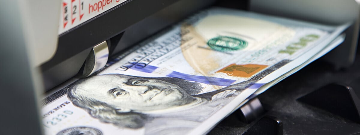 Доллар в Беларуси упал до минимума за 3 месяца, а евро — за полгода. На какой максимум взобрался российский рубль?