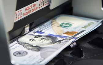 Доллар в Беларуси упал до минимума за 3 месяца, а евро — за полгода. На какой максимум взобрался российский рубль?