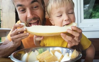 Дайте дыню! В чем польза овоща, кому он противопоказан и какую порцию можно давать детям