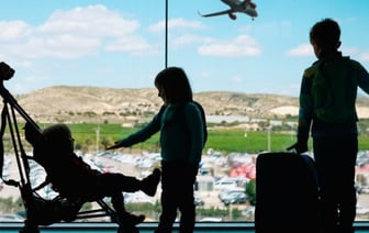 Может ли мама вывезти за границу ребенка без согласия отца? Разбираемся с некоторыми нюансами.