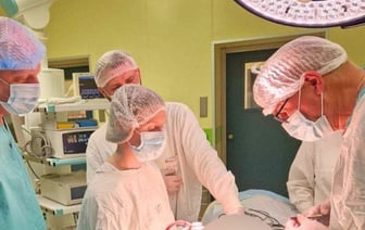 Медики Беларуси провели уникальную операцию на позвоночнике ребенка, выпавшего с восьмого этажа
