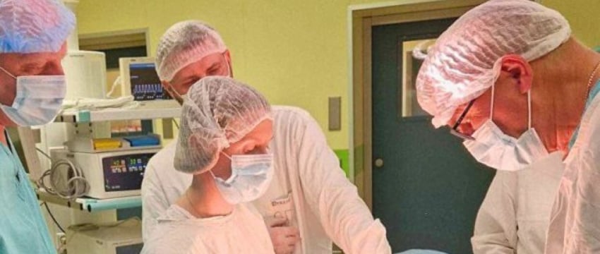 Медики Беларуси провели уникальную операцию на позвоночнике ребенка, выпавшего с восьмого этажа