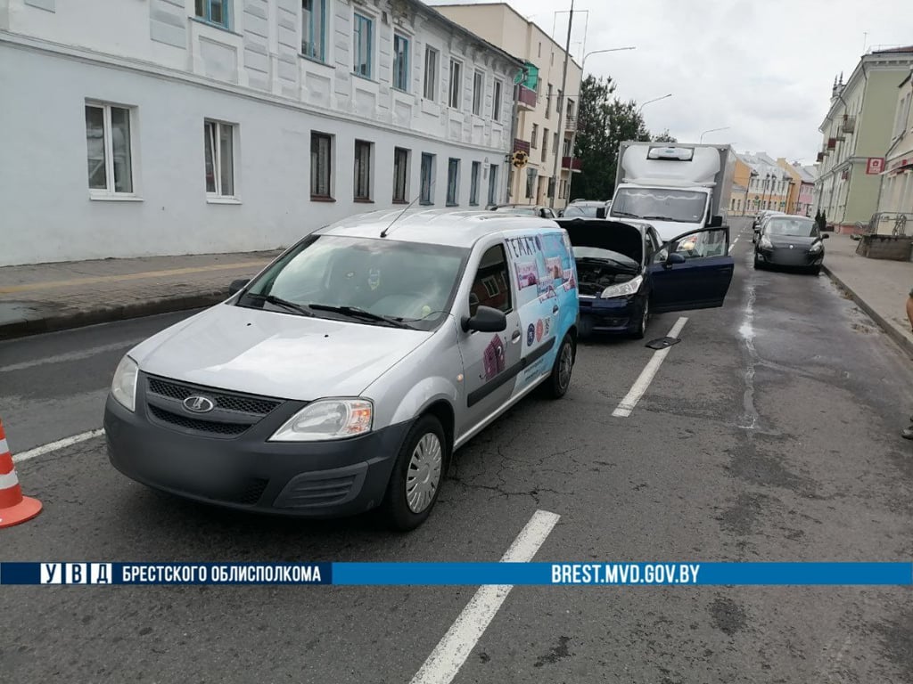 ДТП в Пинске с участием трех авто