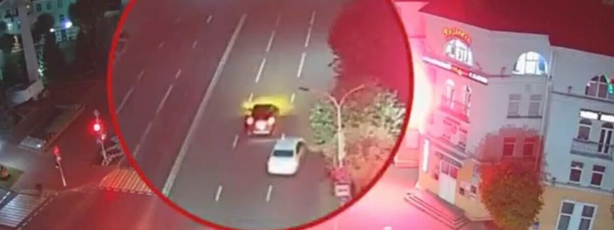 ГАИ показала, за какой маневр таксиста в Орше лишили прав на 2 года и дали штраф 600 рублей — Видео