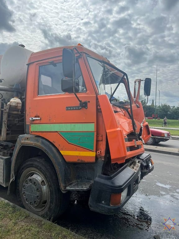 Две бетономешалки столкнулись в Барановичах