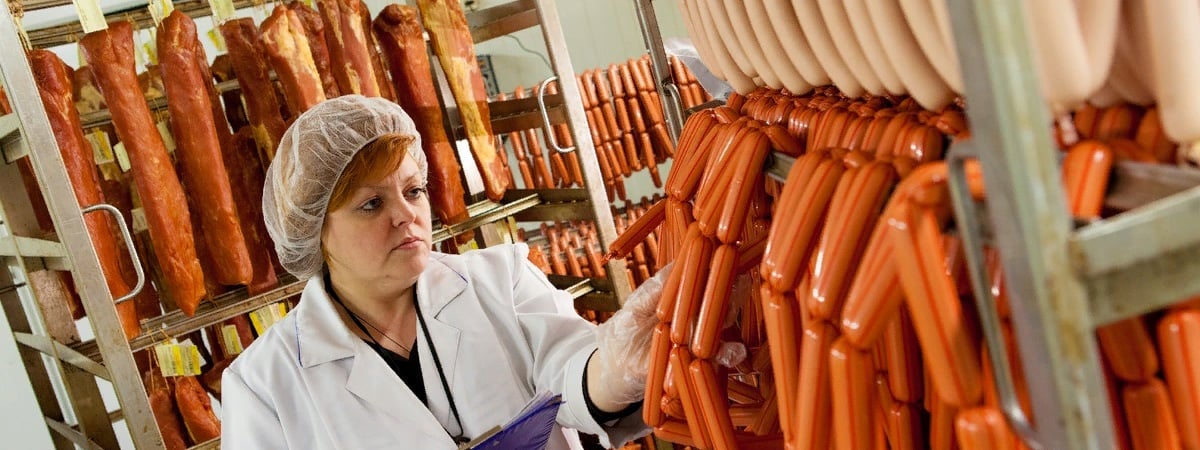 В Госстандарте Беларуси рассказали, сколько «мясного сырья» должно быть в колбасе