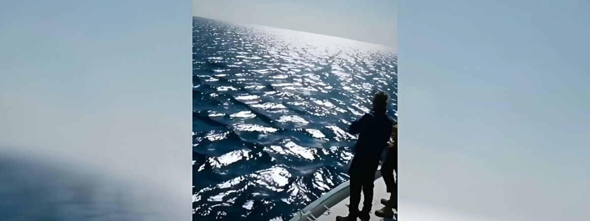 «Это очень, очень плохо» — В Турции рыбаки сняли на видео квадратные волны — Видео