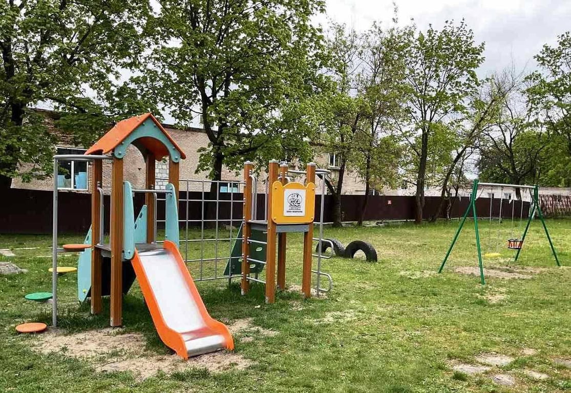 В Бресте в микрорайоне Дубровка установлены стильные скамейки