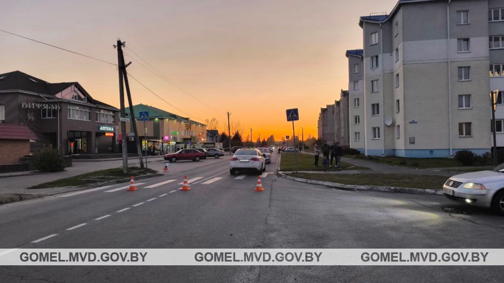 Автомобиль Audi сбил 3-летнего мальчика, который вырвался из рук мамы на пешеходном переходе