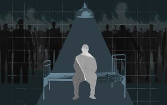 «Здесь такие кренделя лежат — ужас». Репортаж из психиатрического отделения, где лечат россиян, воевавших с украинцами