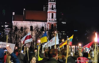 К “факельному” шествию в День Литвы присоединились белорусы