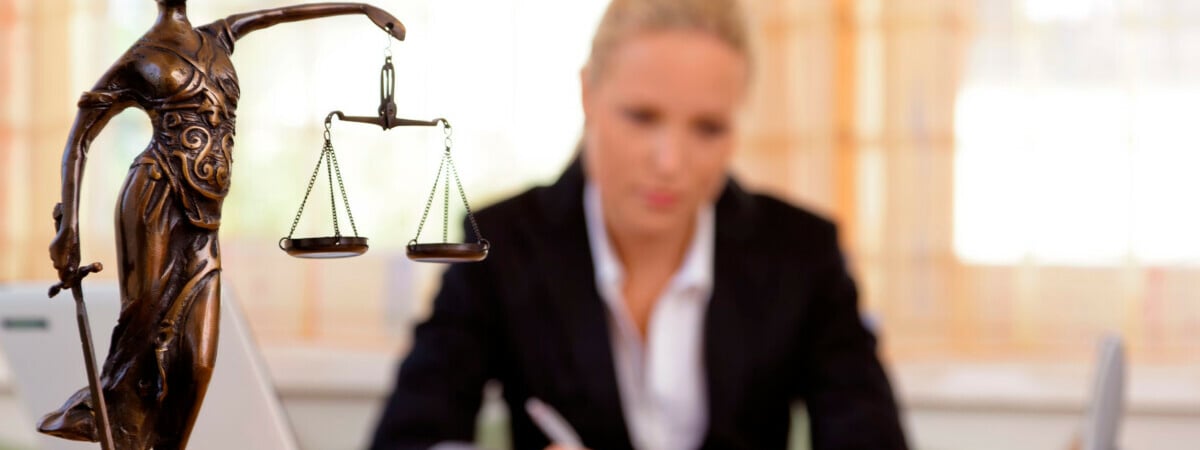 Адвокаты пообещали белорусам бесплатные консультации 15 марта. Но не для всех