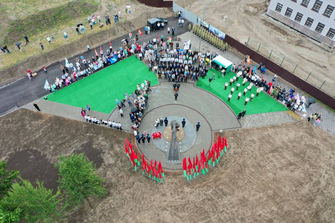 В Бресте открыли памятный знак «Живая память благодарных поколений»