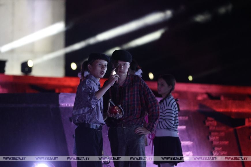 Около 20 тыс. человек стали участниками митинга-реквиема в Брестской крепости